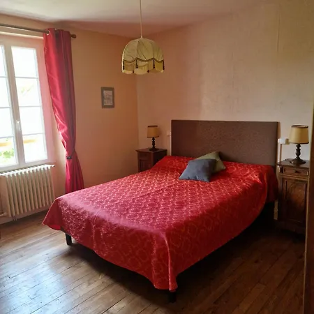 Le Vieux Noyer Reaux