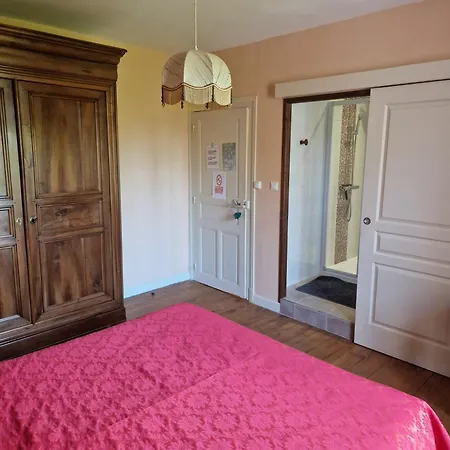 Le Vieux Noyer Bed & Breakfast